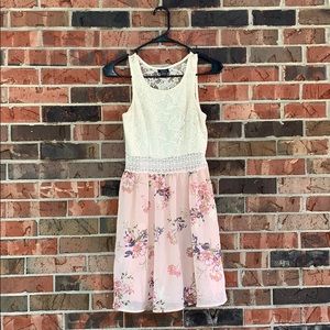 Sleeveless dress: White lace and Pink floral